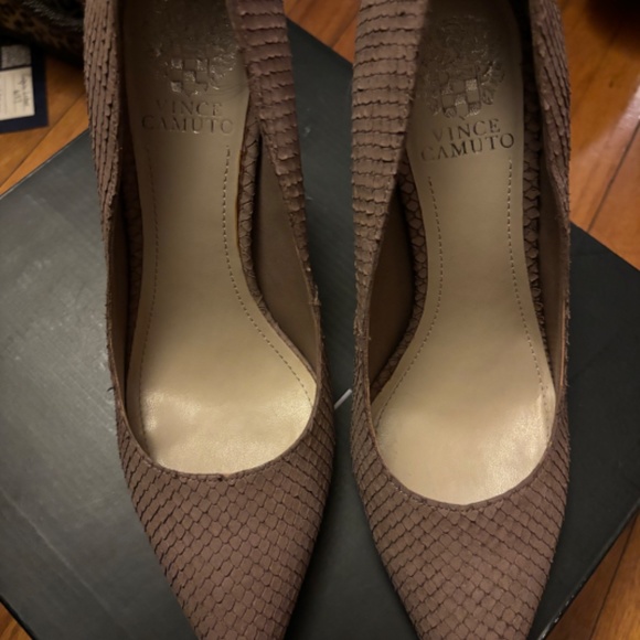 Vince Camuto “Kain”Pump, textured leather, size 9 - Picture 3 of 5
